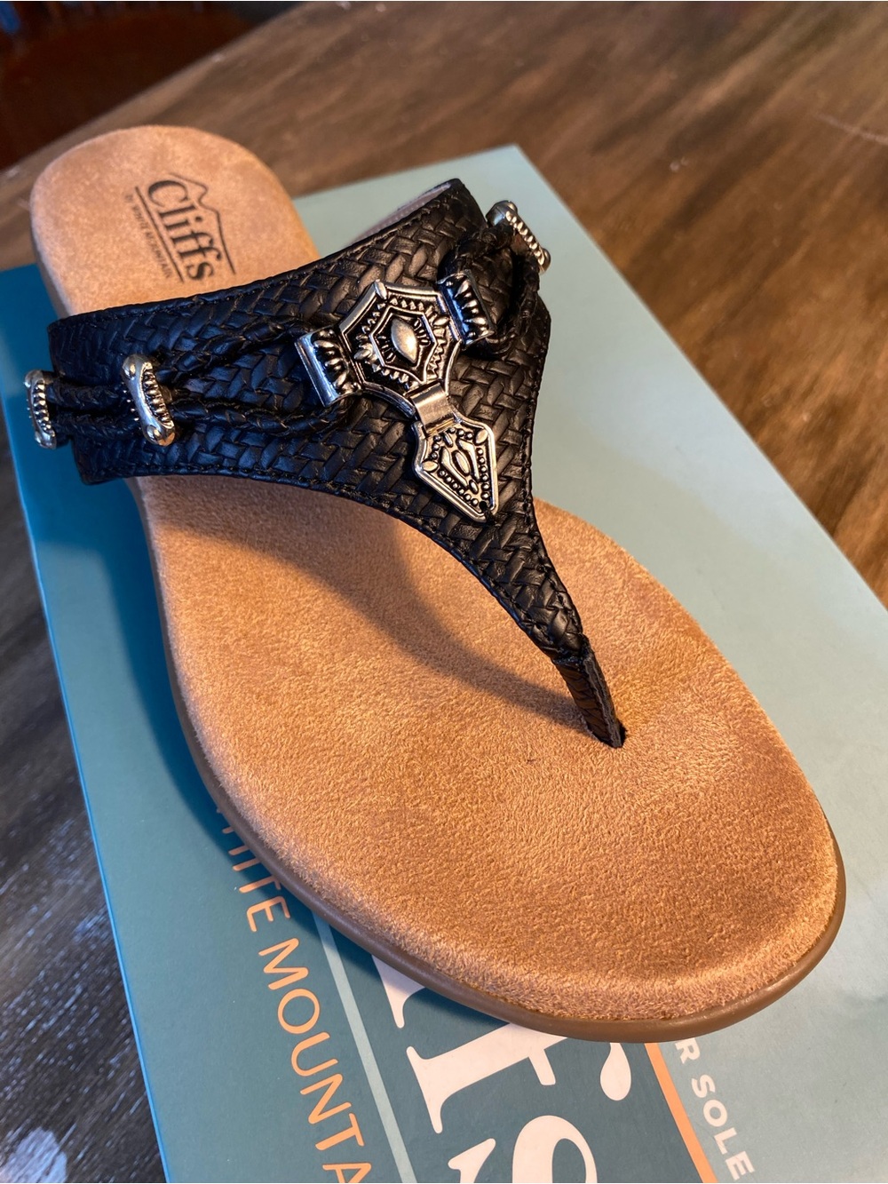 Cliffs by WHITE MOUNTAIN Black Woven Thong Sandal Size 7.5 NIB